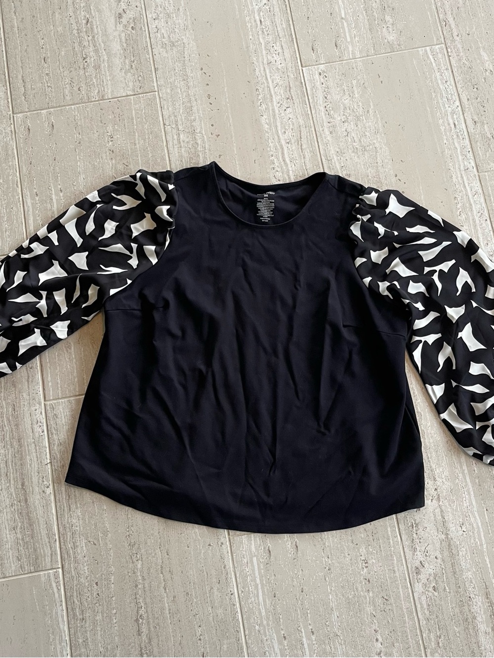 Nine West Black Top with Black-and-White Printed Puff Sleeves